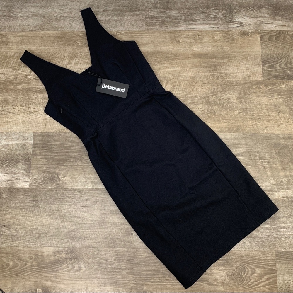 BETABRAND Sleeveless Fitted Dress